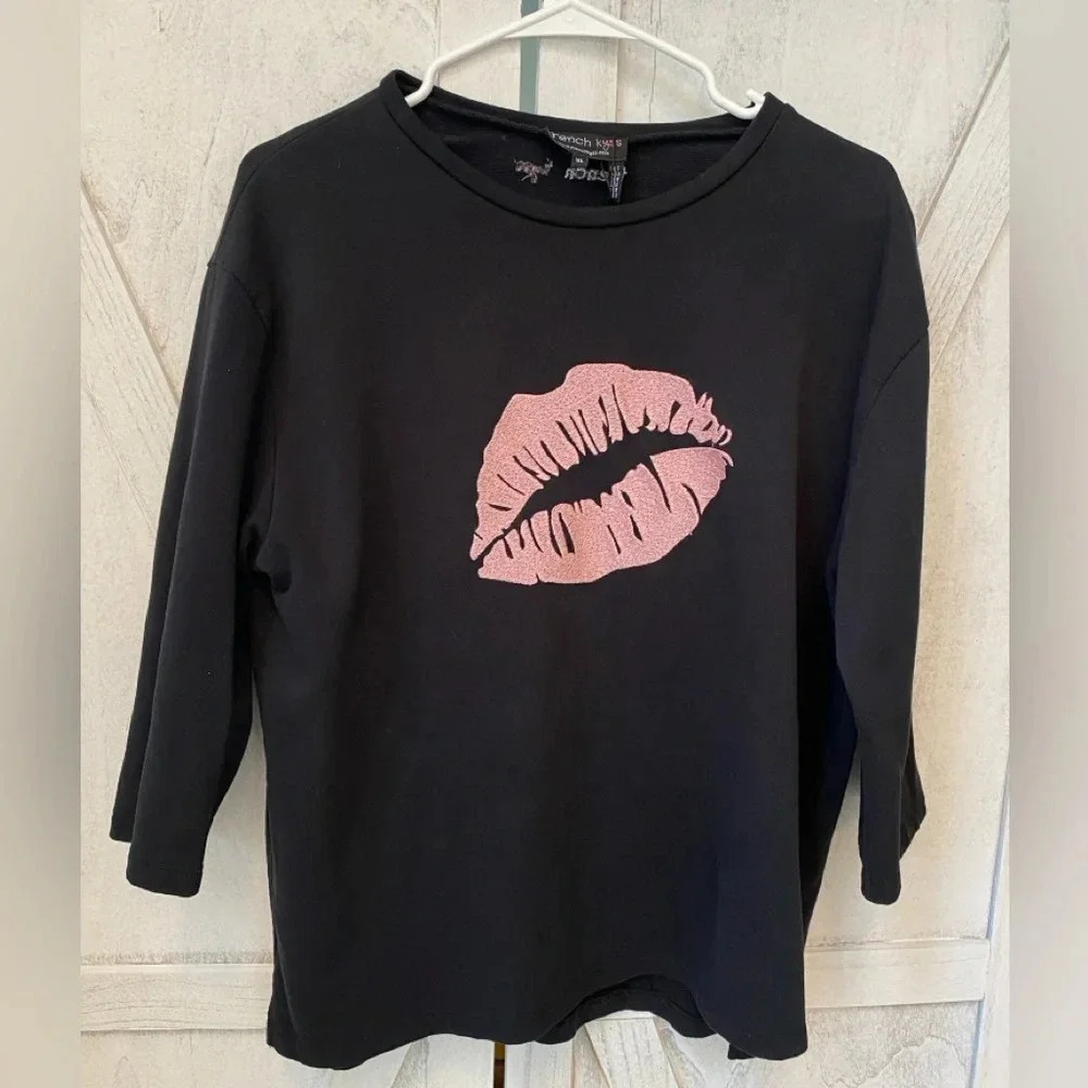French Kyss Embroidered Lip Graphic Top Women’s XL Novelty Print - Picture 7 of 7